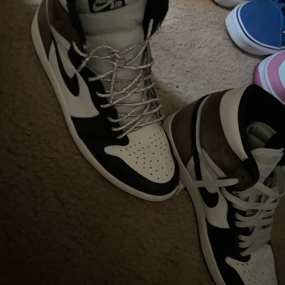 Jordan 1 MOCHAS - Picture 3 of 5